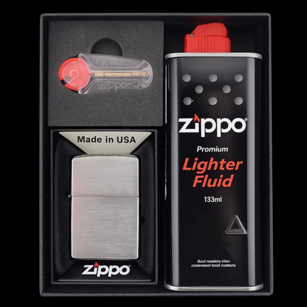 フリントとオイルがセットになったギフトボックス入りのZIPPOギフトセット